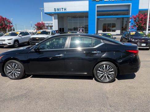 Used 2025 Nissan Altima 2.5 SV FWD image 4