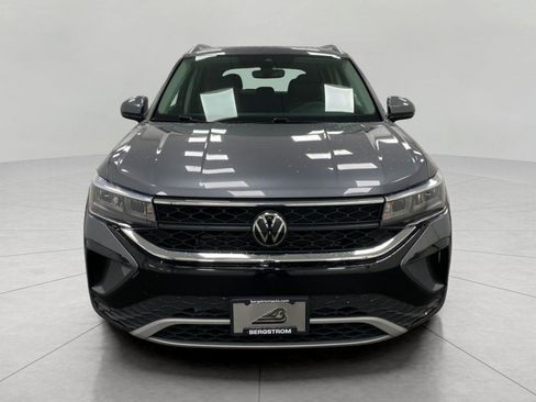 Used 2023 Volkswagen Taos SE w/ Panoramic Sunroof Package AWD/4WD image 10