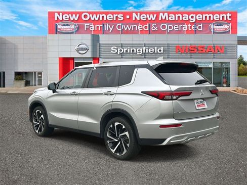 Used 2023 Mitsubishi Outlander SE image 6