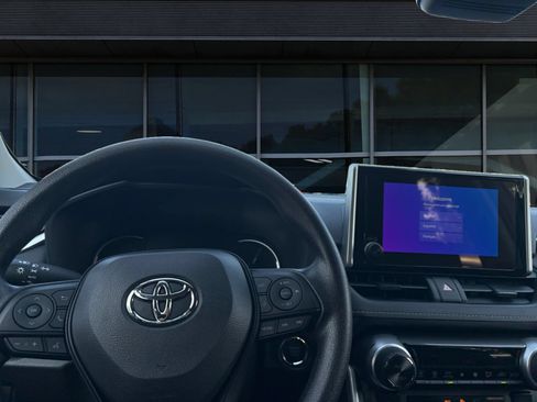 Used 2025 Toyota RAV4 XLE AWD/4WD image 3