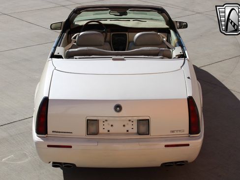 Used 2002 Cadillac Eldorado Touring w/ Preffered Equipment Group image 10