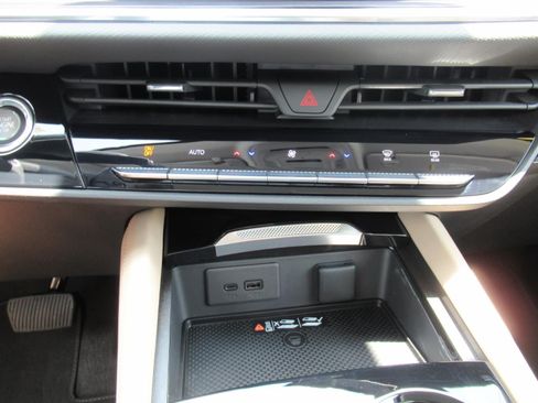 Used 2025 Buick Envision Preferred AWD/4WD image 28