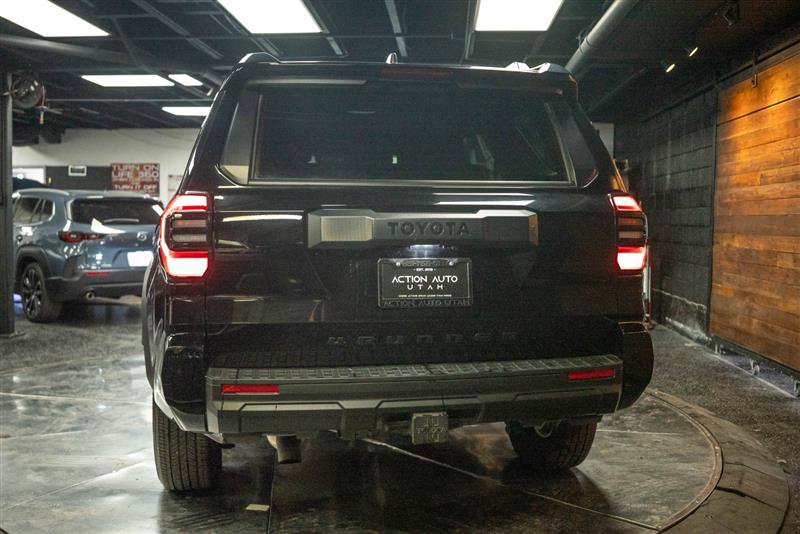 Used 2025 Toyota 4Runner SR5 AWD/4WD image 6