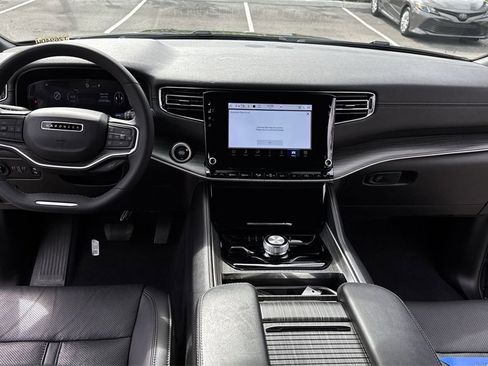 Used 2023 Jeep Wagoneer Series II image 37