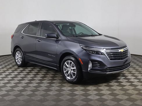 Used 2023 Chevrolet Equinox LT image 2