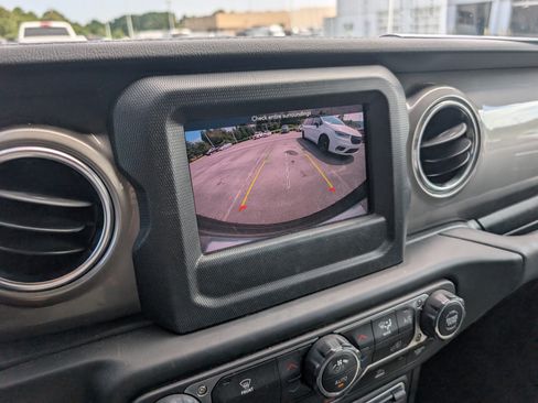 Used 2021 Jeep Wrangler Unlimited Sahara AWD/4WD image 10