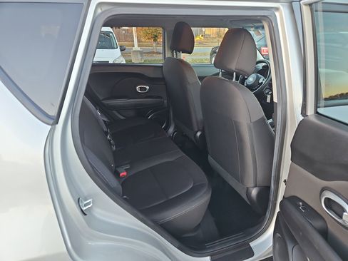 Used 2019 Kia Soul image 31