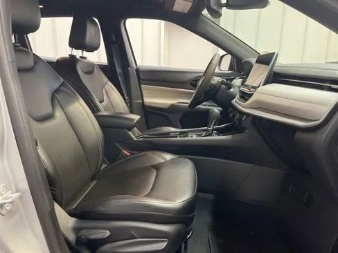 Used 2025 Jeep Compass Limited AWD/4WD image 17