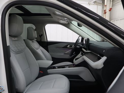 Certified 2025 Ford Explorer Platinum w/ Ultimate Package AWD/4WD image 33