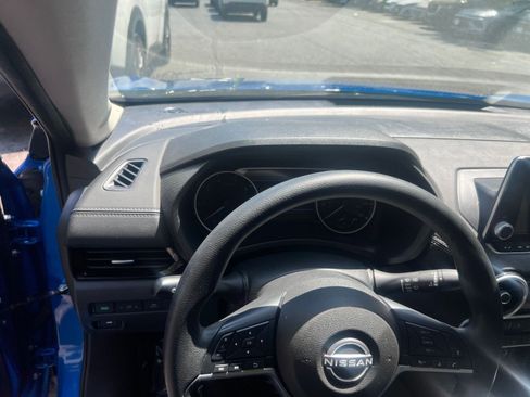 Used 2025 Nissan Sentra SV image 29