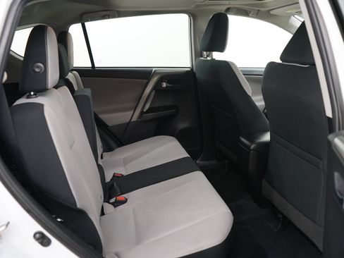 Used 2018 Toyota RAV4 XLE AWD/4WD image 12