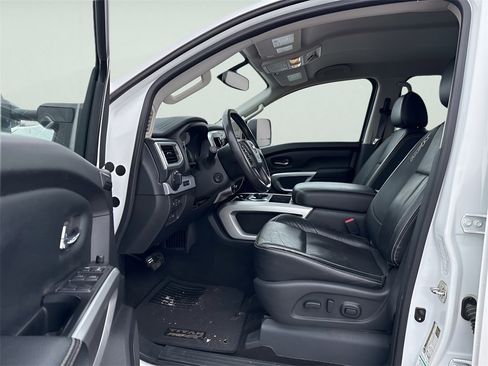 Used 2018 Nissan Titan PRO-4X image 17