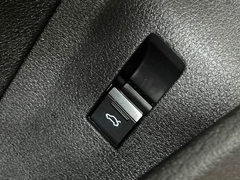 Used 2021 Audi e-tron Premium Plus w/ Premium Plus Package image 20