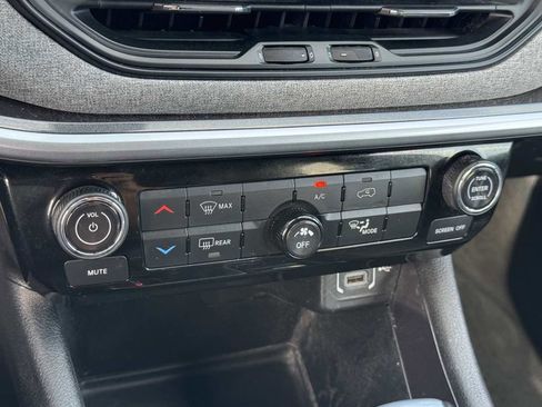 Used 2024 Jeep Compass Latitude AWD/4WD image 35