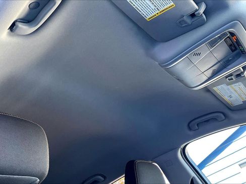 Used 2021 GMC Terrain SLE w/ Driver Convenience Package image 13