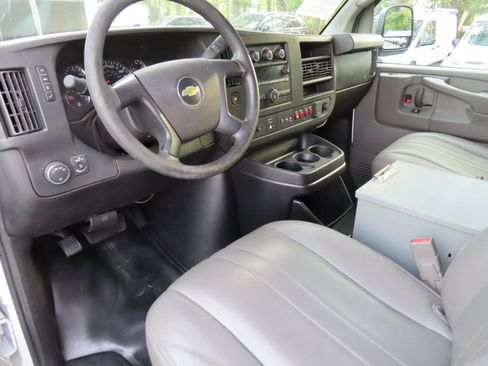 Used 2015 Chevrolet Express 2500 image 9