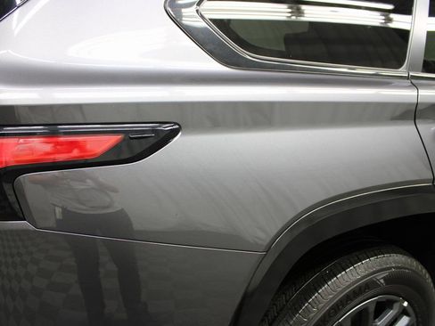 Used 2025 Toyota Sequoia Platinum image 33