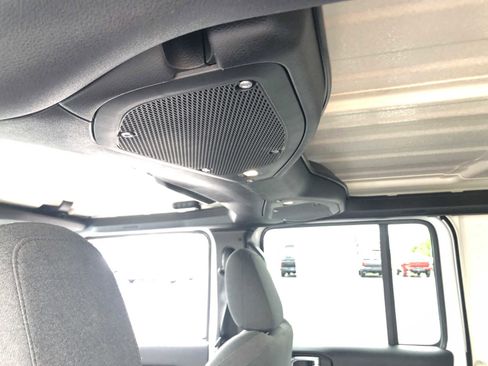 Used 2025 Jeep Wrangler Unlimited Sahara AWD/4WD image 23