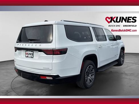 Used 2024 Jeep Wagoneer L Series II w/ Flexible Seating Group AWD/4WD image 5