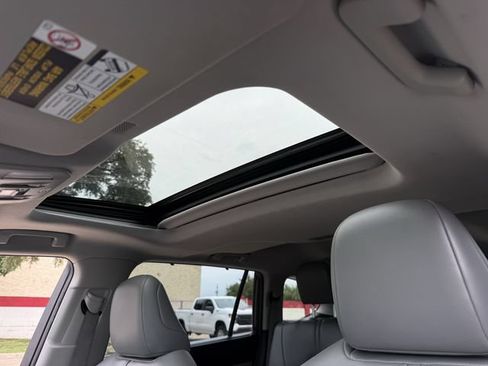 Used 2021 Toyota Highlander XLE FWD image 26