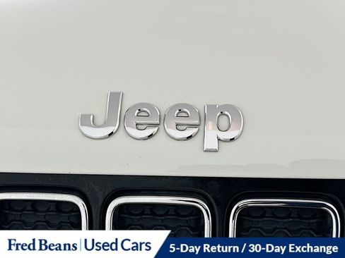 Used 2021 Jeep Renegade Latitude w/ Luxury Group I image 24