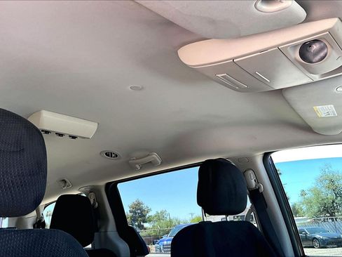 Used 2019 Dodge Grand Caravan SE w/ UConnect Hands-Free Group FWD image 16