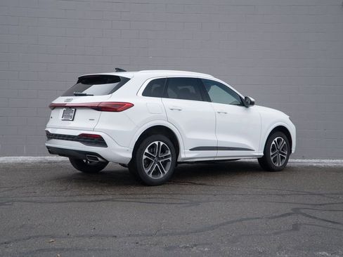 Certified 2025 Audi Q5 Premium w/ Convenience Package image 7