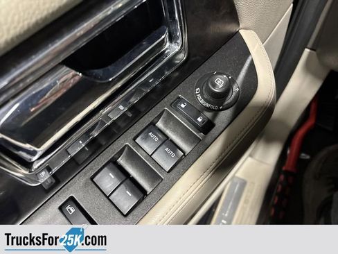 Used 2015 Lincoln Navigator 4WD image 29