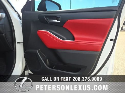 Used 2023 Toyota Highlander XSE AWD/4WD image 12