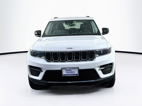 Used 2023 Jeep Grand Cherokee Laredo AWD/4WD image 2