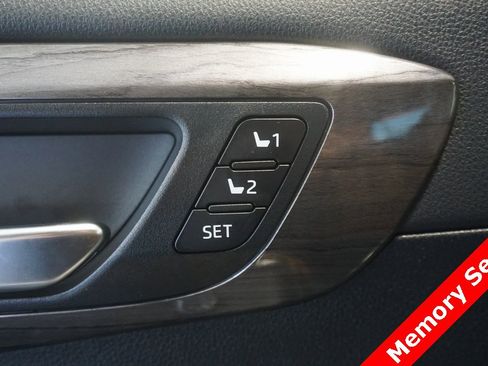 Used 2024 Toyota Highlander Platinum image 7