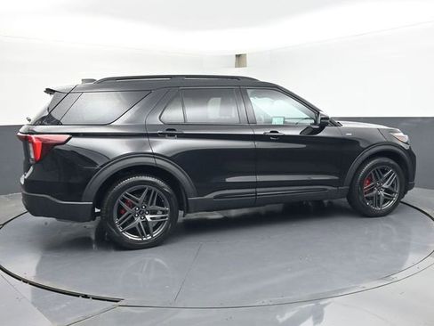 Used 2025 Ford Explorer ST-Line w/ ST-Line Street Pack AWD/4WD image 3