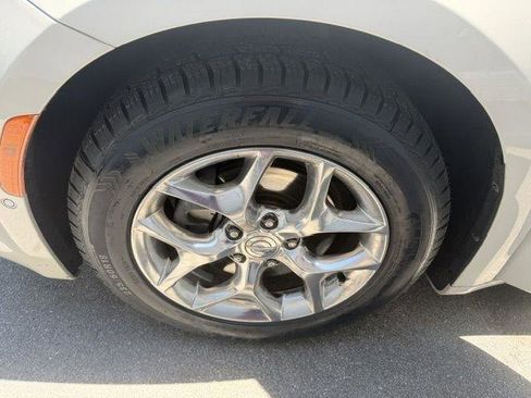 Used 2017 Chrysler Pacifica Limited w/ UConnect Theater Package FWD image 29