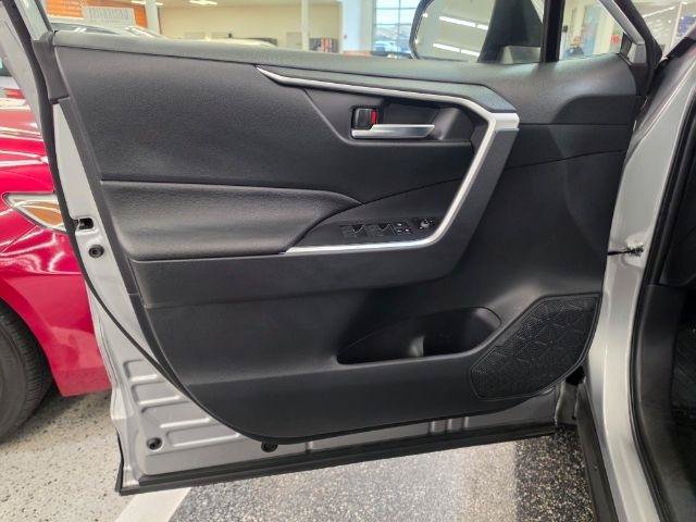 Used 2025 Toyota RAV4 XLE AWD/4WD image 29