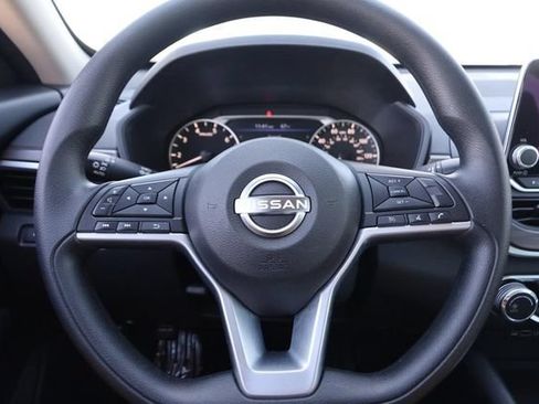 Certified 2025 Nissan Altima 2.5 SV FWD image 10