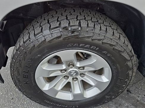 Used 2019 RAM 1500 Laramie AWD/4WD image 13