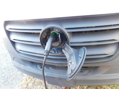 Used 2024 Mercedes-Benz eSprinter 170 Cargo image 18