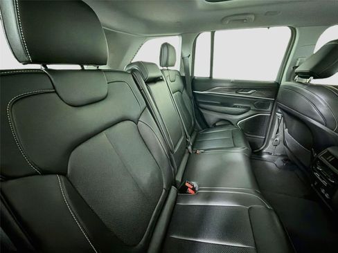 Used 2022 Jeep Grand Cherokee Limited 4xe w/ Luxury Tech Group II AWD/4WD image 28