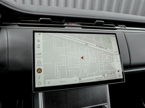 New 2025 Land Rover Range Rover SE image 12