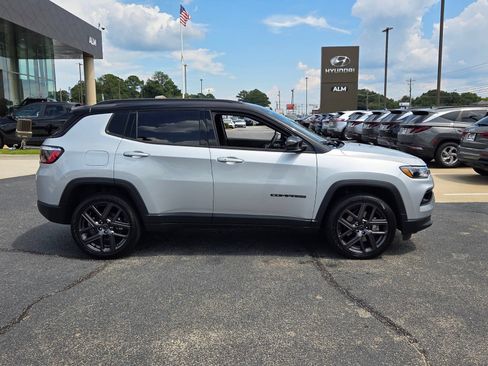 Used 2026 Jeep Compass Limited AWD/4WD image 14