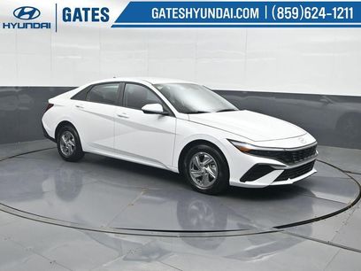 New 2025 Hyundai Elantra SE