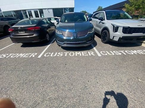 Used 2016 Lincoln MKX Reserve w/ Climate Package FWD image 15