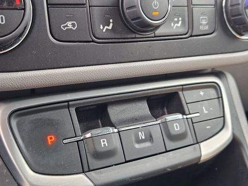Used 2022 GMC Terrain SLT w/ Infotainment Package II FWD image 11