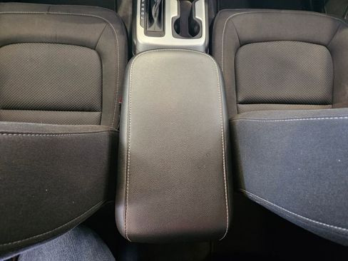 Used 2022 Chevrolet Colorado LT w/ Safety Package AWD/4WD image 18