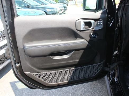 Used 2023 Jeep Wrangler Unlimited Rubicon 4xe AWD/4WD image 19