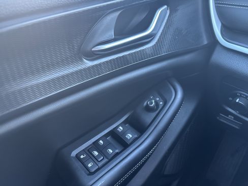 Used 2024 Jeep Grand Cherokee L Laredo image 30