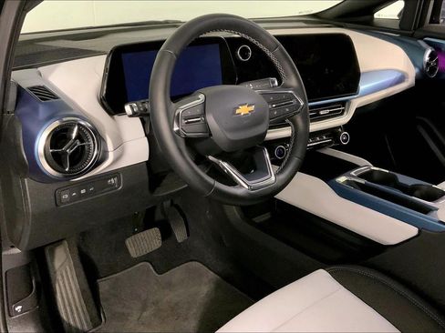 Used 2025 Chevrolet Equinox EV LT FWD image 14