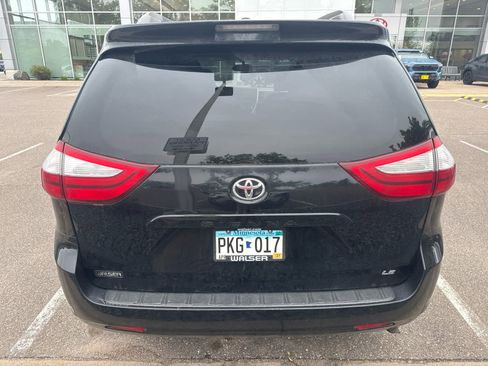 Used 2016 Toyota Sienna LE FWD image 4