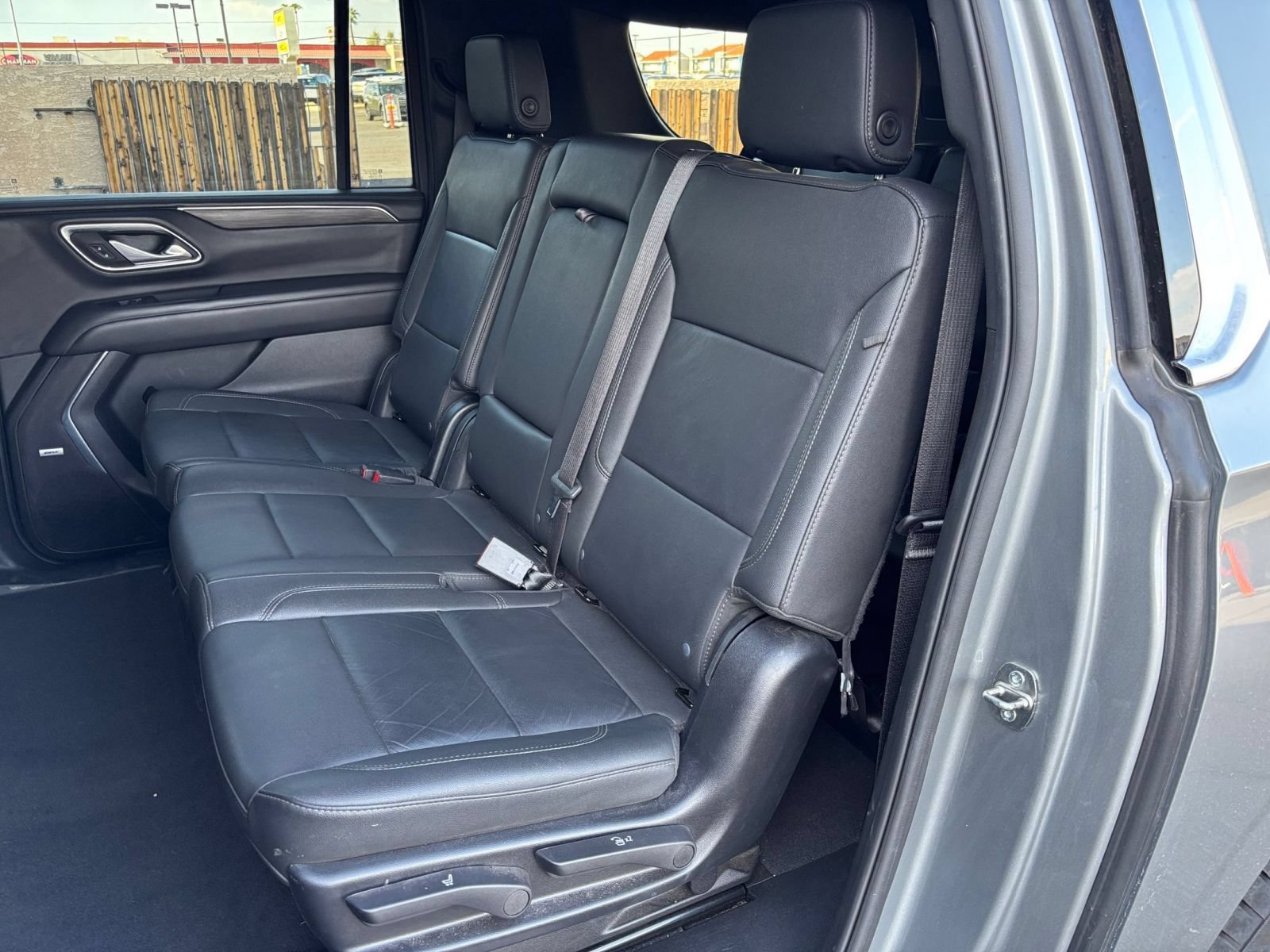 Used 2024 Chevrolet Suburban LT RWD image 40