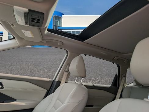 Used 2021 Nissan Rogue SV w/ Premium Package FWD image 17